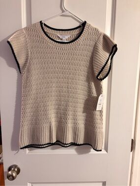 Time and Tru Cream Knit Short Sleeve Sweater with Black Trim